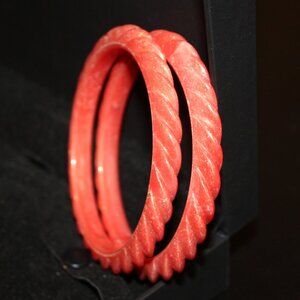 (2) BAKELITE BANGLES Rare Apricot Coral White Marbled Rope Twist Bracelets VTG